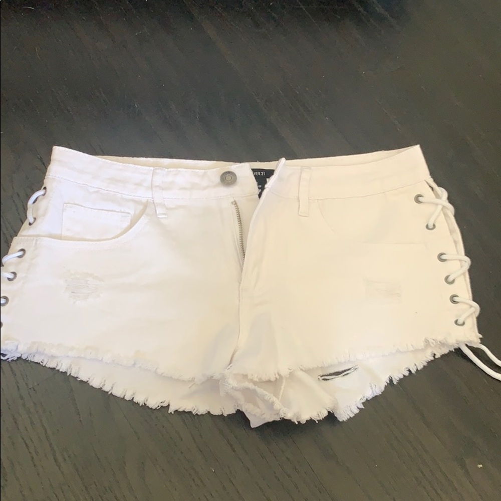 White Denim Jean Shorts (XS) fits like a (S)